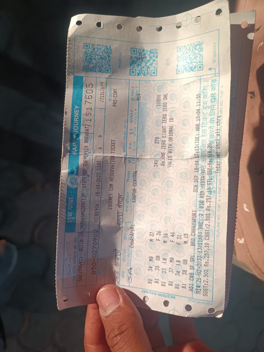 Mahekush's tweet photo. One of my friend Named Mahima Singh lost his Bag having her Jewellery in it in Train No. 12173 while travelling towards amethi from pratapgarh, sharing ticket details with this, Please Help @AshwiniVaishnaw @RPF_INDIA @RailwayNorthern @drm_lko @upgrp_grp @spgrplucknow https://t.co/43PymdSnZ8