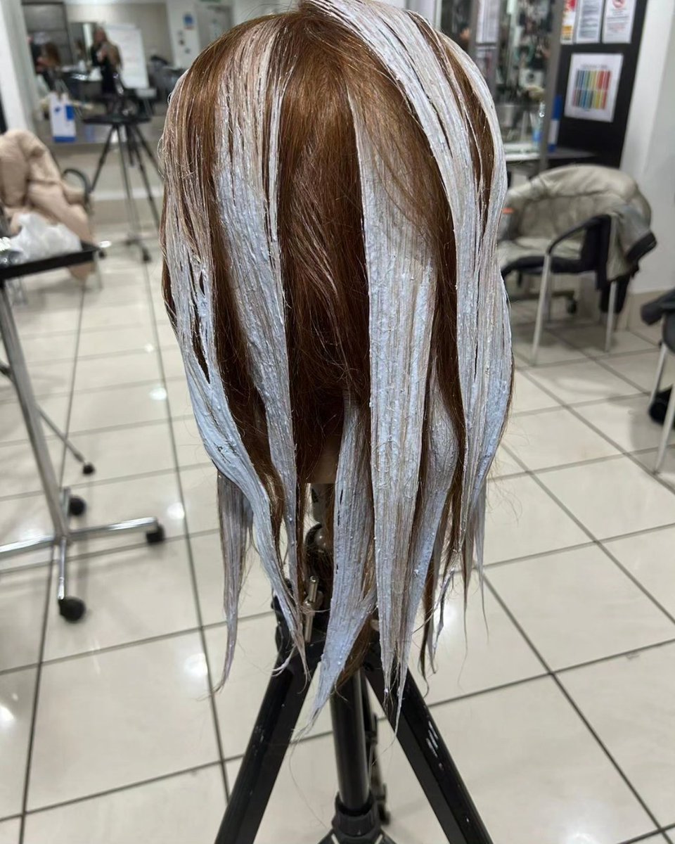 Training day for Estelle 
Yesterday. Estelle spent the day with LOreal brushing up on her balayage skills. We never stop learning new skills and refreshing current one's. Call now for a consultation 01565 655 930 
@lorealpro_education_uki @lorealpro #balayage #colour #Knutsford