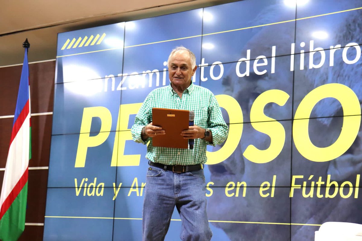LibroDelPecoso's tweet photo. Hace un año lanzamos con mucho éxito: Pecoso, vida y anécdotas en el fútbol. Un libro con muchas historias imperdibles q ha tenido gran acogida. Si no lo tiene, puede pedirlo al 311 748 88 70. @AmericadeCali @AsoDeporCali @MillosFCoficial @SantaFe @QuindioOficial @EnvigadoFC https://t.co/FQhpA7HL0h