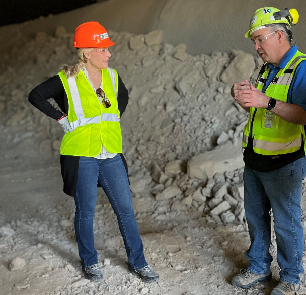 hd_materialsNA's tweet photo. We recently welcomed @RepHouchin at our cement plant in Mitchell, Indiana. The group discussed key needs for attracting, training and retaining talent and took a tour of the new facility. #CountdowntoClinker #MaterialToBuildOurFuture
Read more here: https://t.co/g8lzDlU8F5 https://t.co/rVR1tzvSiE
