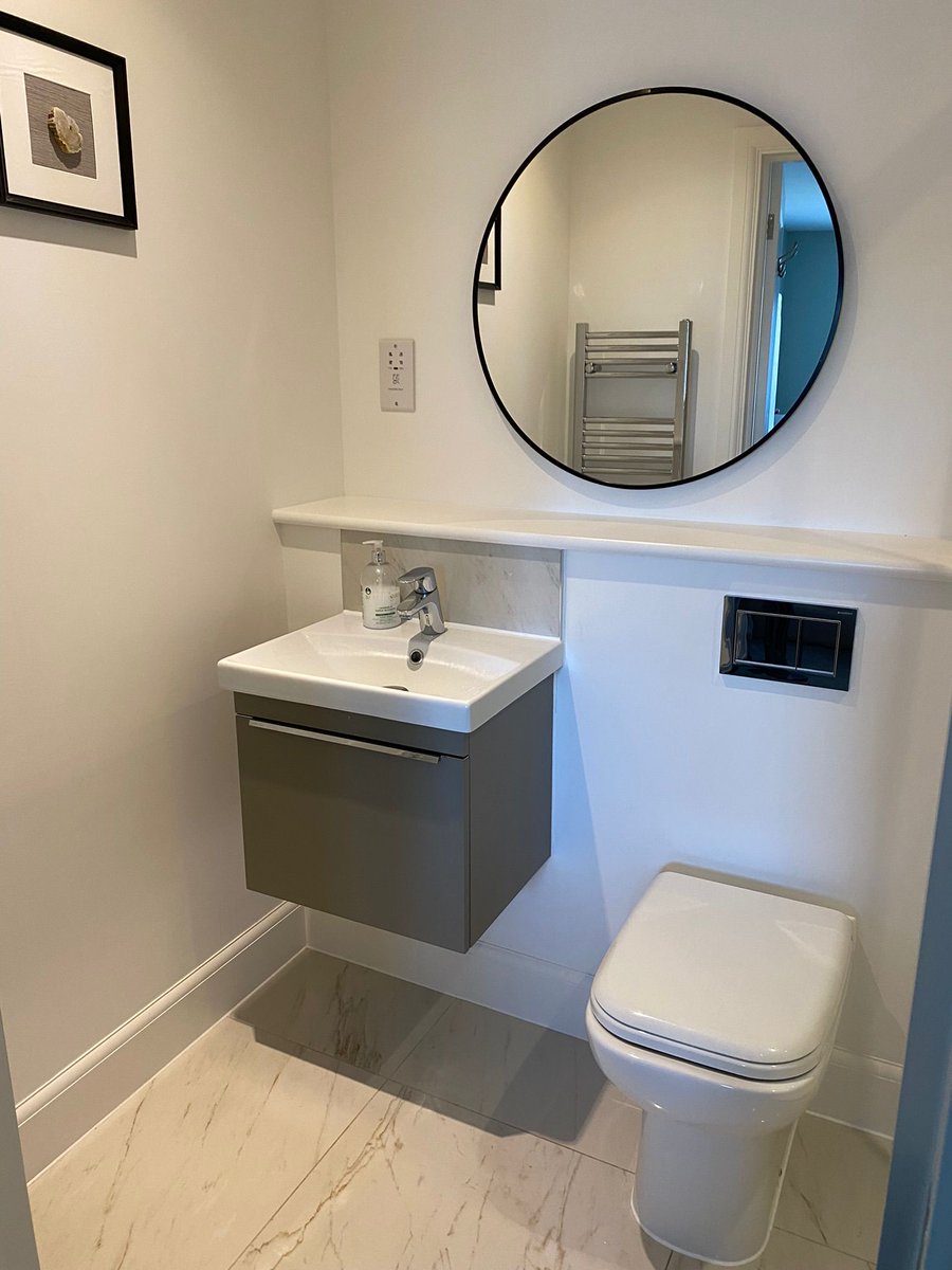 Radiantrooms's tweet photo. A pristinely cleaned ensuite 🚿 Our job is done until next week here 🥰 
#cleaning #selondon #southeastlondon #londoncleaners #lovetoclean #cleanhome #cleanhomeisahappyhome #shower #ensuite #eastdulwich #nunhead #peckham https://t.co/yaBMnf14n1