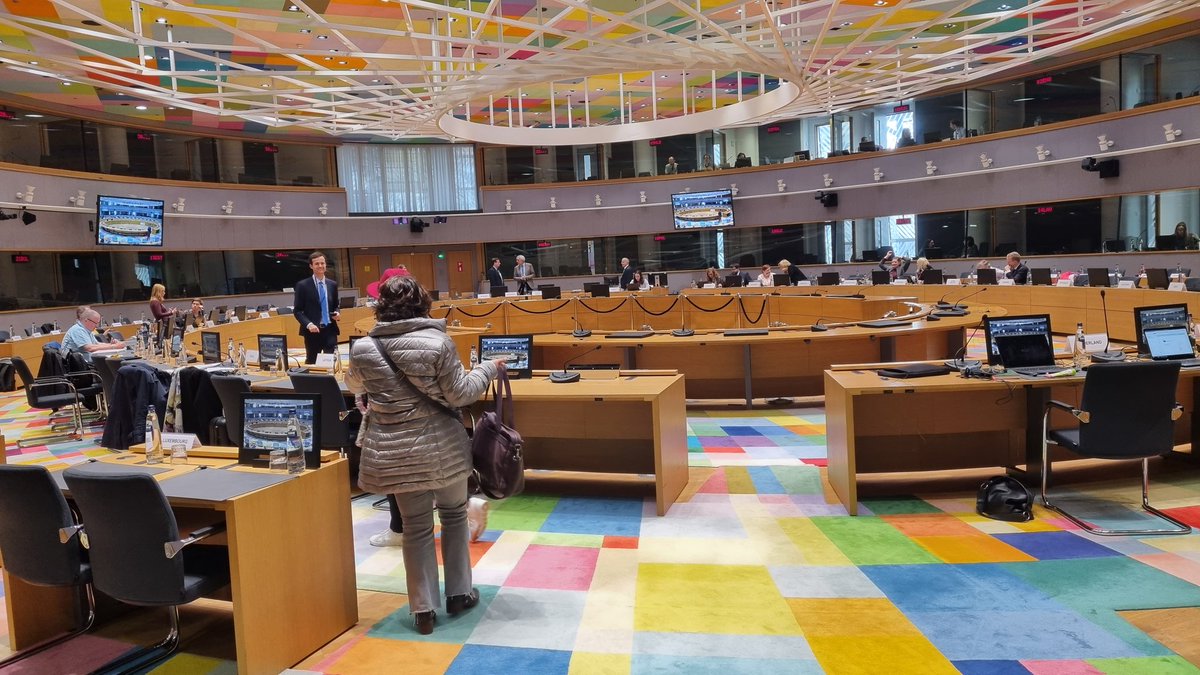 CalidadDiferen's tweet photo. Hoy volvemos a Bruselas. 3 dias d negociaciones en Grupo Trabajo del Consejo d Indicaciones Geográficas. Ultima reunion en presidencia sueca. Han sido 16 reuniones,28 dias,un año. Si en mayo hay acuerdo, en semestre presidencia UE nos toca Trilogos (comision-consejo-parlamento) https://t.co/PkHGZLC6xq