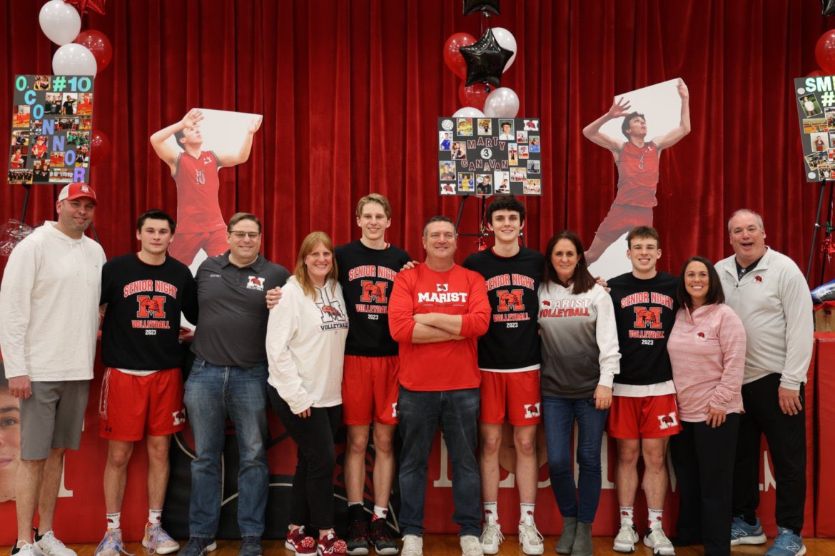 RedHawkVB's tweet photo. SENIOR NIGHT SWEEP🤜🤛 #ProgramSeniors🏐👏🏐 #MC #BS #JO #AS 🤝 https://t.co/f7EUL1H6Gn