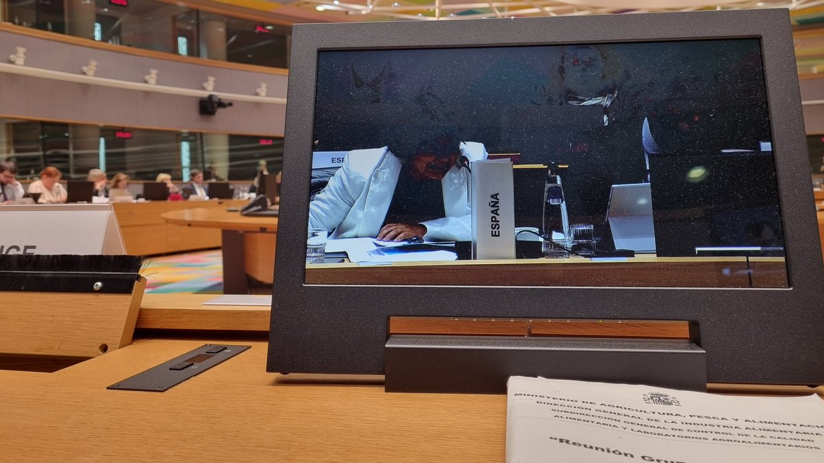 CalidadDiferen's tweet photo. Hoy volvemos a Bruselas. 3 dias d negociaciones en Grupo Trabajo del Consejo d Indicaciones Geográficas. Ultima reunion en presidencia sueca. Han sido 16 reuniones,28 dias,un año. Si en mayo hay acuerdo, en semestre presidencia UE nos toca Trilogos (comision-consejo-parlamento) https://t.co/PkHGZLC6xq