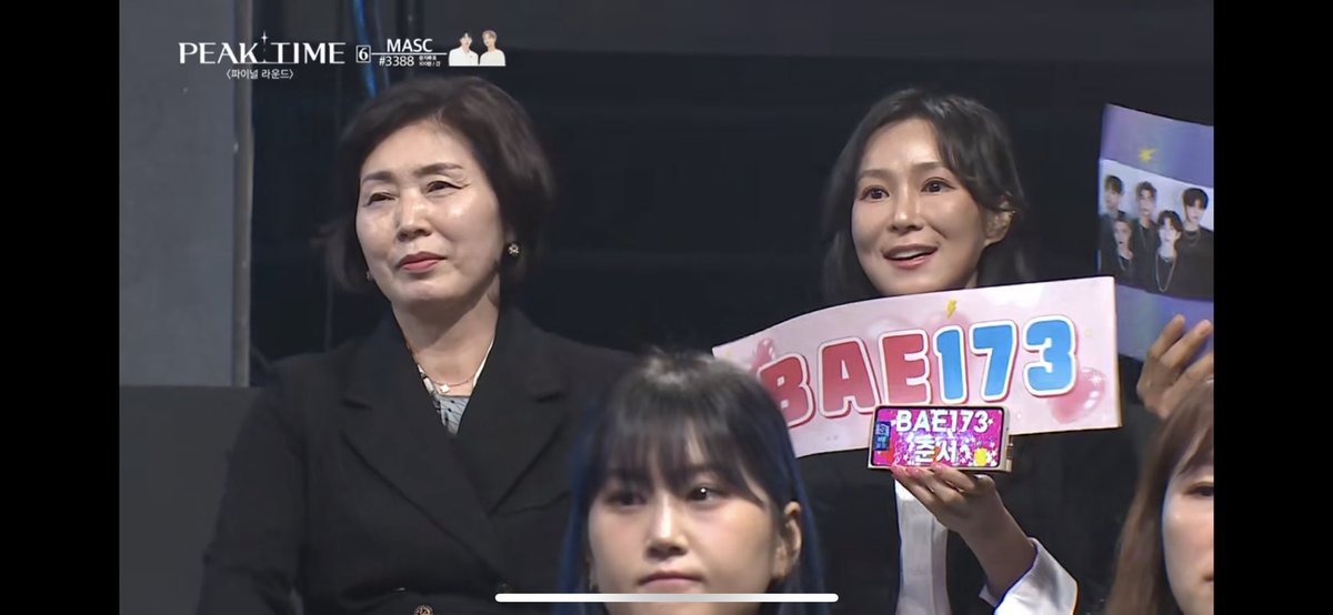 VeeSabs07's tweet photo. Mama Lee supporting Hangyul on every survival show he has joined is very heartwarming. I could still remember the efforts she put in especially during PDX101, visiting every cafe and campaigned for Gyul and thanking everyone who supported him. 🥹 I love you mama Lee! 🫶🤍 #BAE173 https://t.co/e7eSJva07q