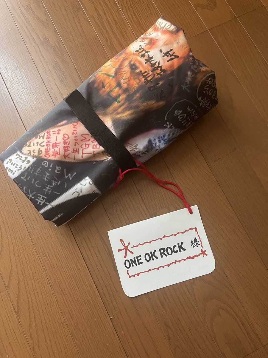 oor_sekaiichi's tweet photo. 皆さんにお知らせです。
''Eye of the Storm''Japan Tourでメンバーに届けることが出来なかった横断幕ですが、急遽今週のBELLUNA DOME(埼玉)で投げることにしました。
無事メンバーに届くよう温かく見守って頂けると嬉しいです。

#ONEOKROCK 
#teamタクシーズ https://t.co/he3Hsfmqz0