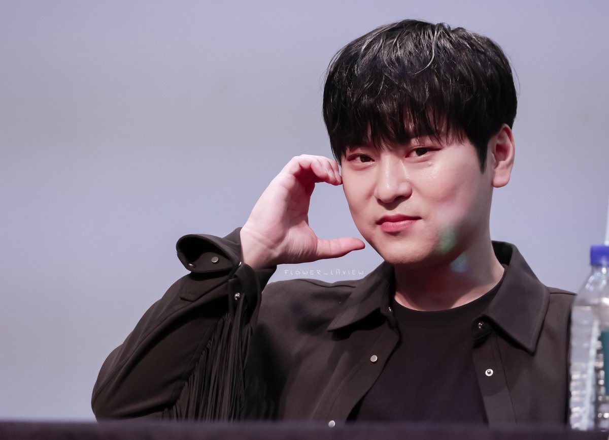 📸230413 The Alchemist 조은뮤직 팬싸인회
.
볼하트 하는 호냥이 어때?