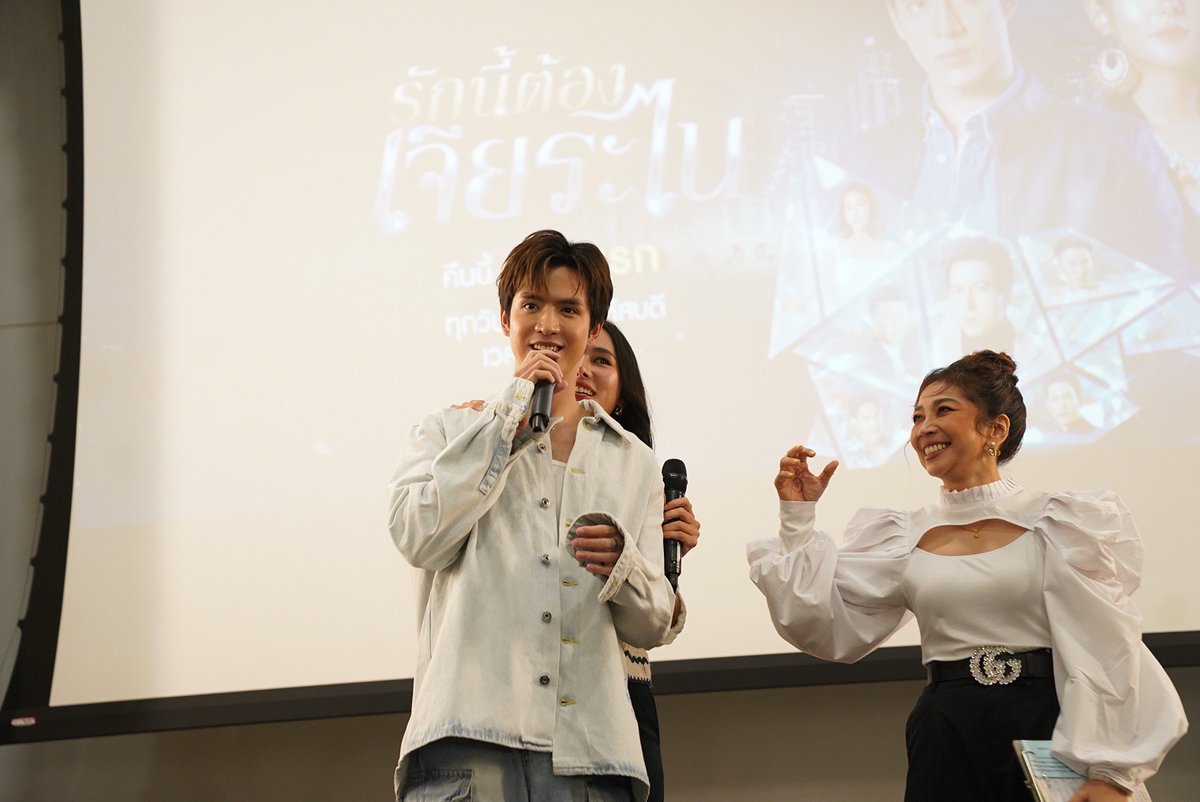 onehdthailand's tweet photo. เม้าท์มอยนิด ๆ หน่อย ๆ พอหอมปากหอมคอ😍🥰 #รักนี้ต้องเจียระไนLIVE #รักนี้ต้องเจียระไนEp1 https://t.co/OgIgCrQ4JB
