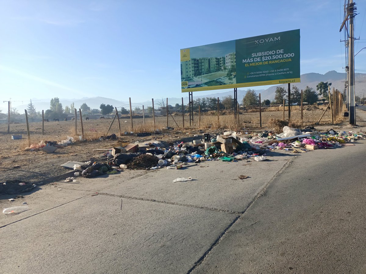 RTransparente01's tweet photo. ¿Nota usted la diferencia a solo una cuadra? Una es la Viña Santa Blanca y el otro el sector Dintrans @PabloSilvaAmaya @DPROhiggins sector Dintrans la tierra del olvido en #Rancagua zona de sacrificio @Presidencia_cl @chilevision @TVN @GabrielBoric https://t.co/heRD9Jc9eK