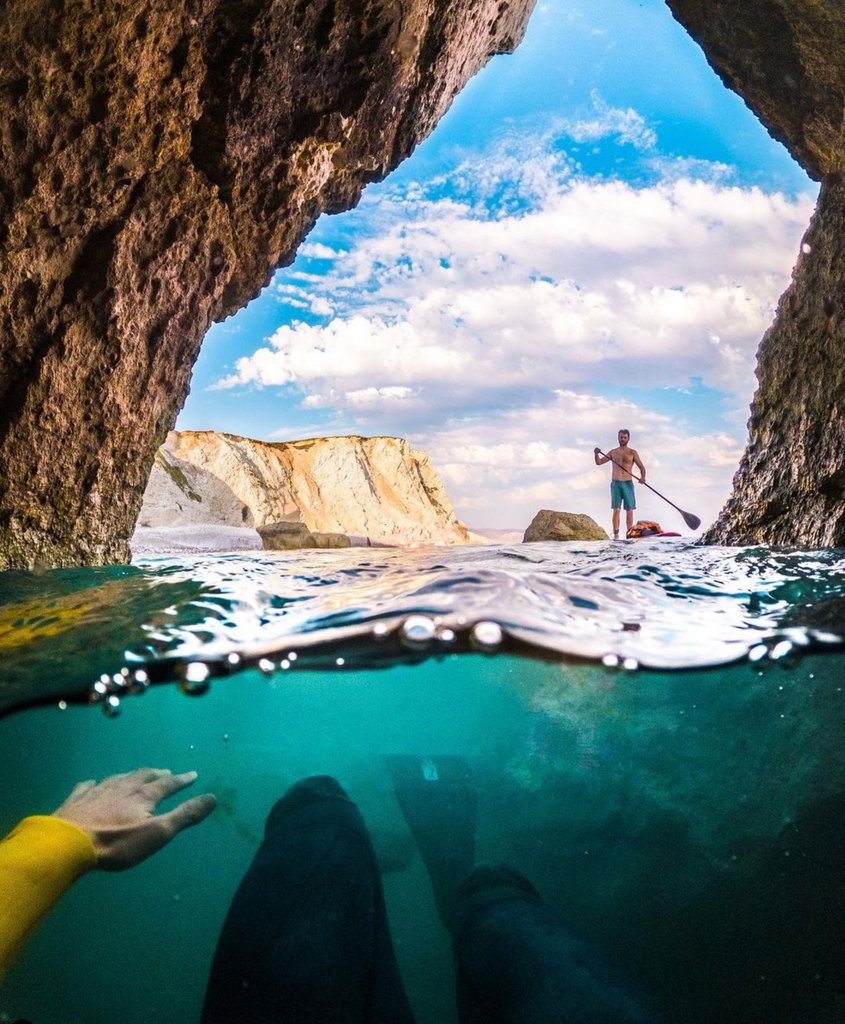 Isleofwight's tweet photo. A throwback from Sam of a recent holiday to the Island... we love their camera work! 🤿
📷️ @thecamofsam (IG)
#standuppaddle #yourcoasts #roamgreatbritain #explore_britain #visitisleofwight #britain_outdoors #paddleboards #ilovewight #throwback #isleofwight https://t.co/uiMsbYQ5Vp