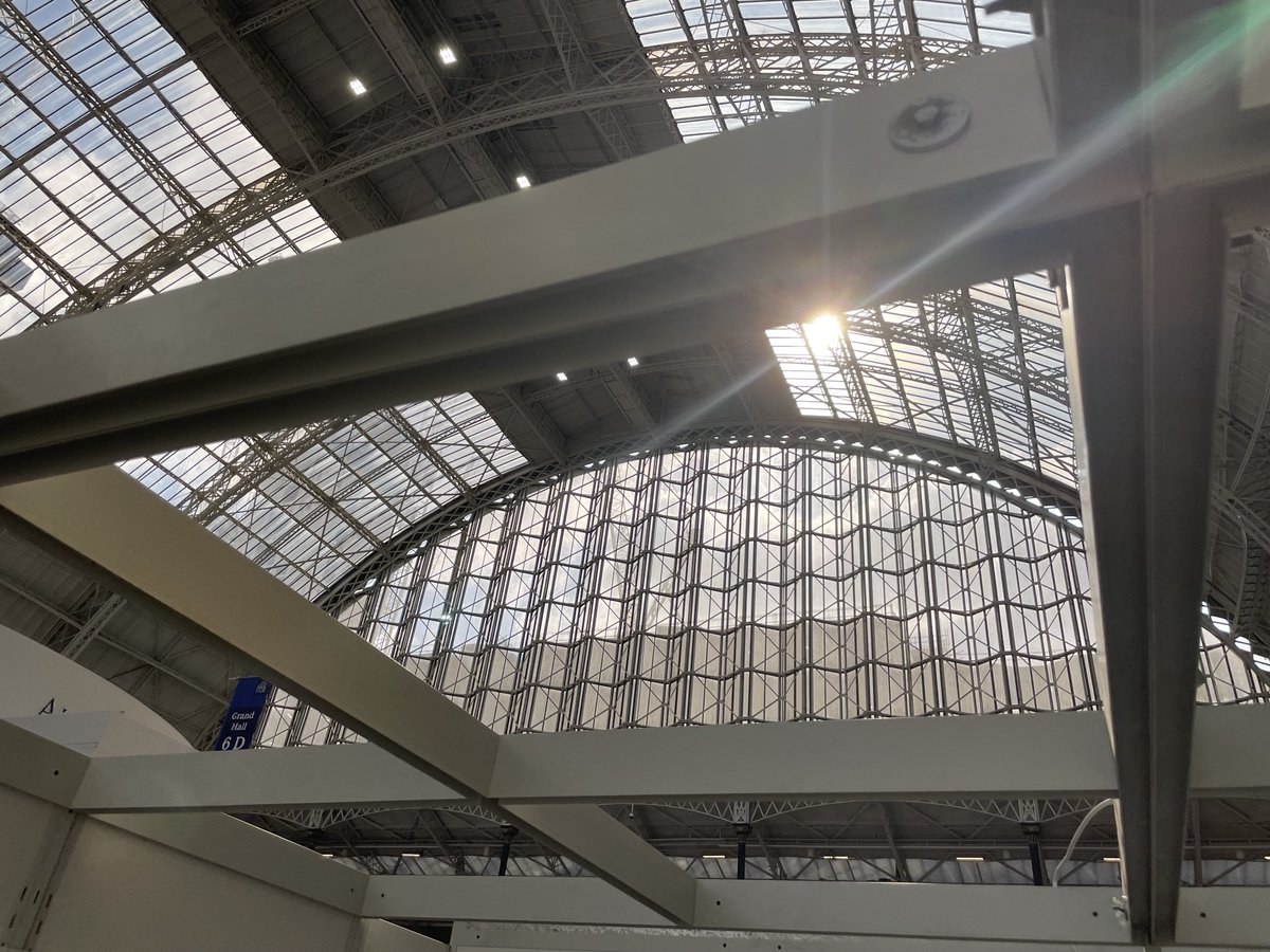 uk_publishers's tweet photo. #LBF23 is hot 🔥🔥🔥🔥 - both in terms of the buzz, not seen since pre-pandemic times, and literally (greenhouse, innit 😉) https://t.co/m1Aa5VyxKa