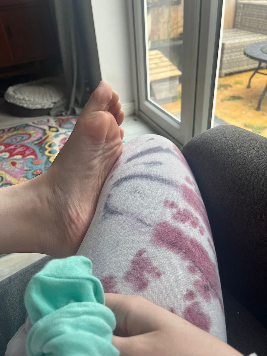 vicky_feet22's tweet photo. @thefootlover01 @l0verforf00t @tattoofootgirl_ https://t.co/y2wUyFKK1M