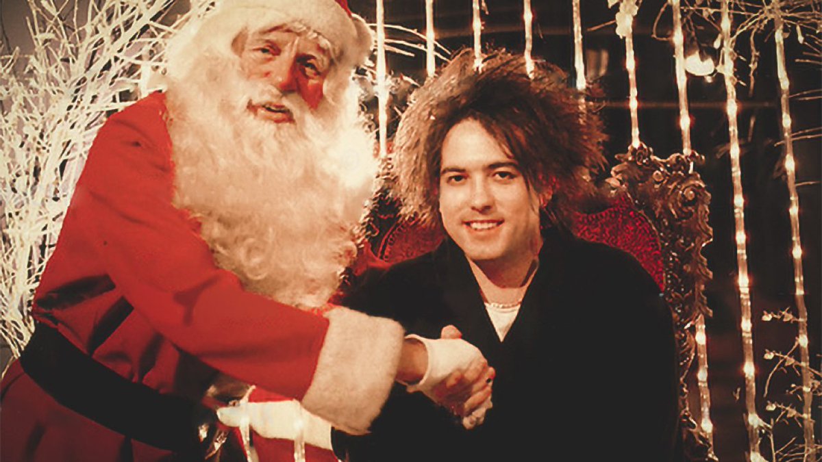 TaoJester's tweet photo. @evolutionarypsy I'm not sure if my therapist is the Cure's Robert Smith or Santa. Do they do some kind of joint counseling? https://t.co/BnQzm2ovdX