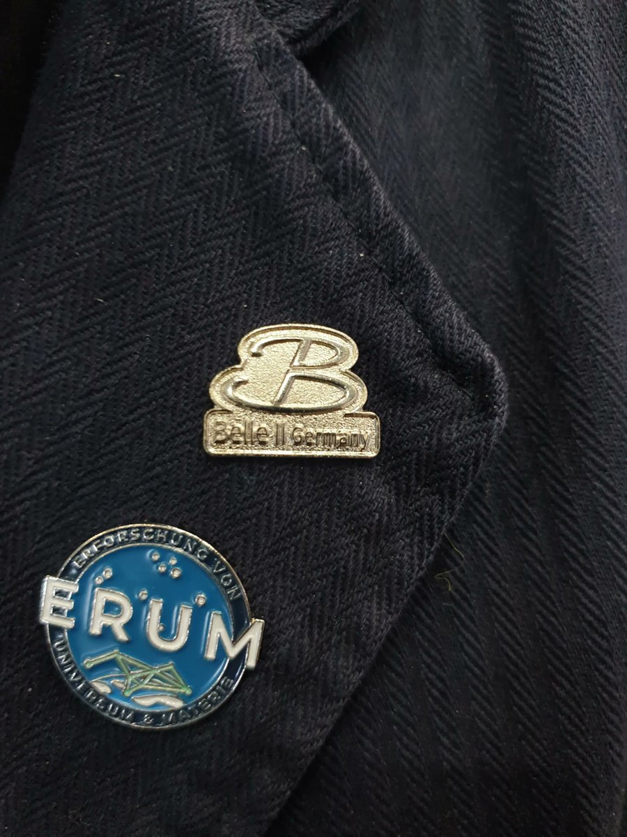 belle2germany's tweet photo. Das #Belle2-Team ist voller Energie und präsentiert die neue DEPFET-Detektortechnologie. Ihr erkennt uns an den dunklen Outfits und schicken Messebuttons. Kommt vorbei und erfahrt mehr über unsere faszinierende Arbeit! #HannoverMesse23 https://t.co/vU48zxpPgQ