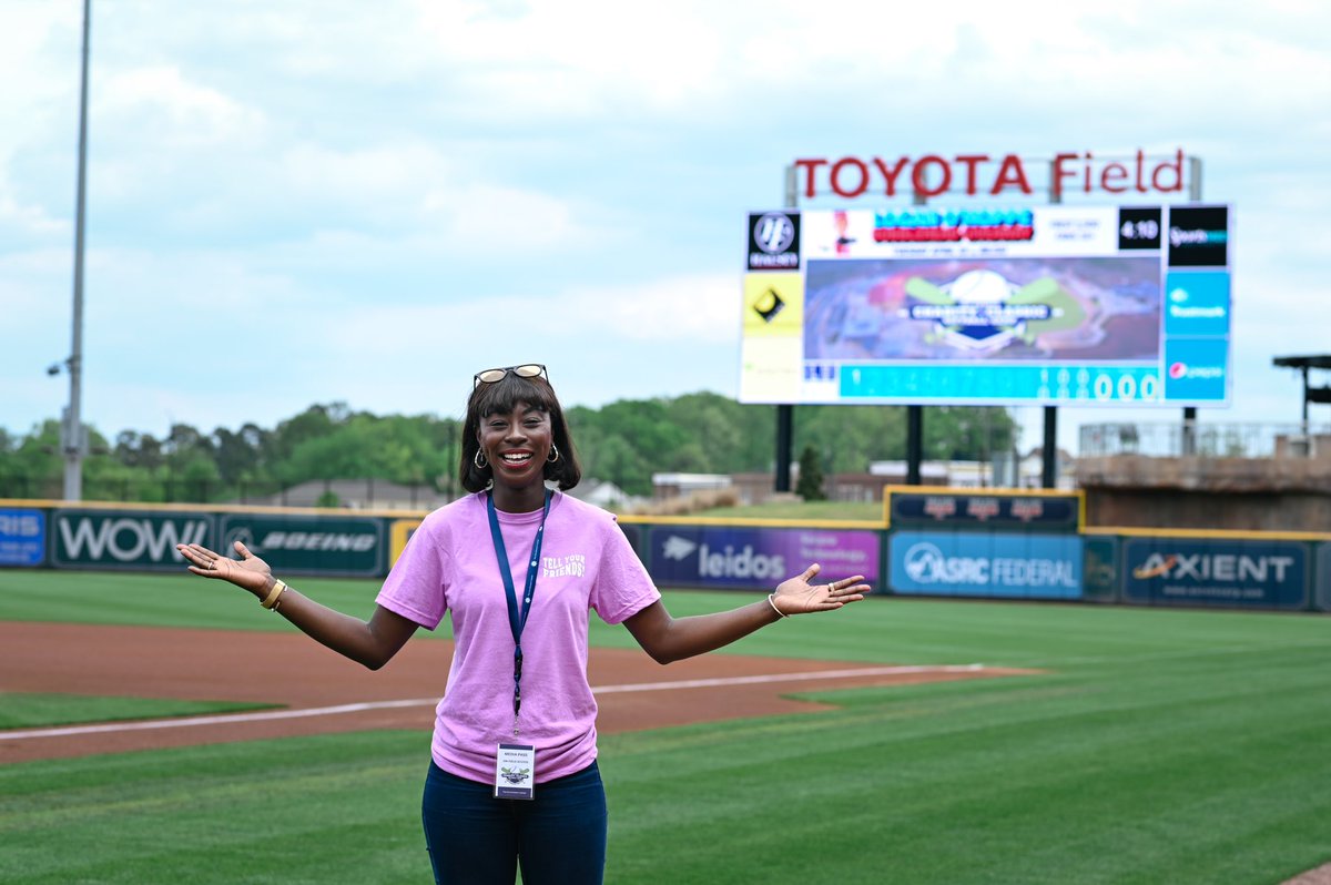 MyBroadcastLife's tweet photo. I was beyond happy to support an organization that supports mental health services for children Saturday. The goal was 500 attendees, we had nearly 700 people come to support The Enrichment Center and I emcee’d the whole softball game! I am truly living in prayers answered ❤️. https://t.co/pjs0DUG2nF