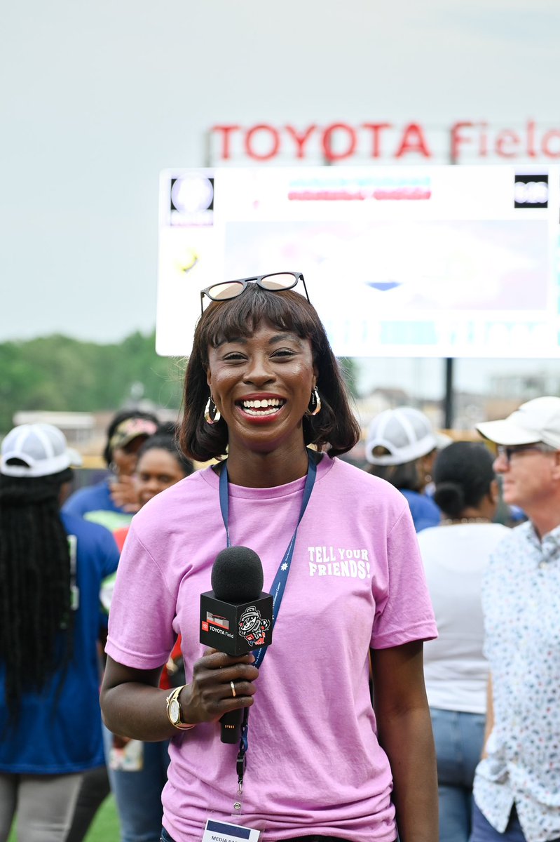 MyBroadcastLife's tweet photo. I was beyond happy to support an organization that supports mental health services for children Saturday. The goal was 500 attendees, we had nearly 700 people come to support The Enrichment Center and I emcee’d the whole softball game! I am truly living in prayers answered ❤️. https://t.co/pjs0DUG2nF