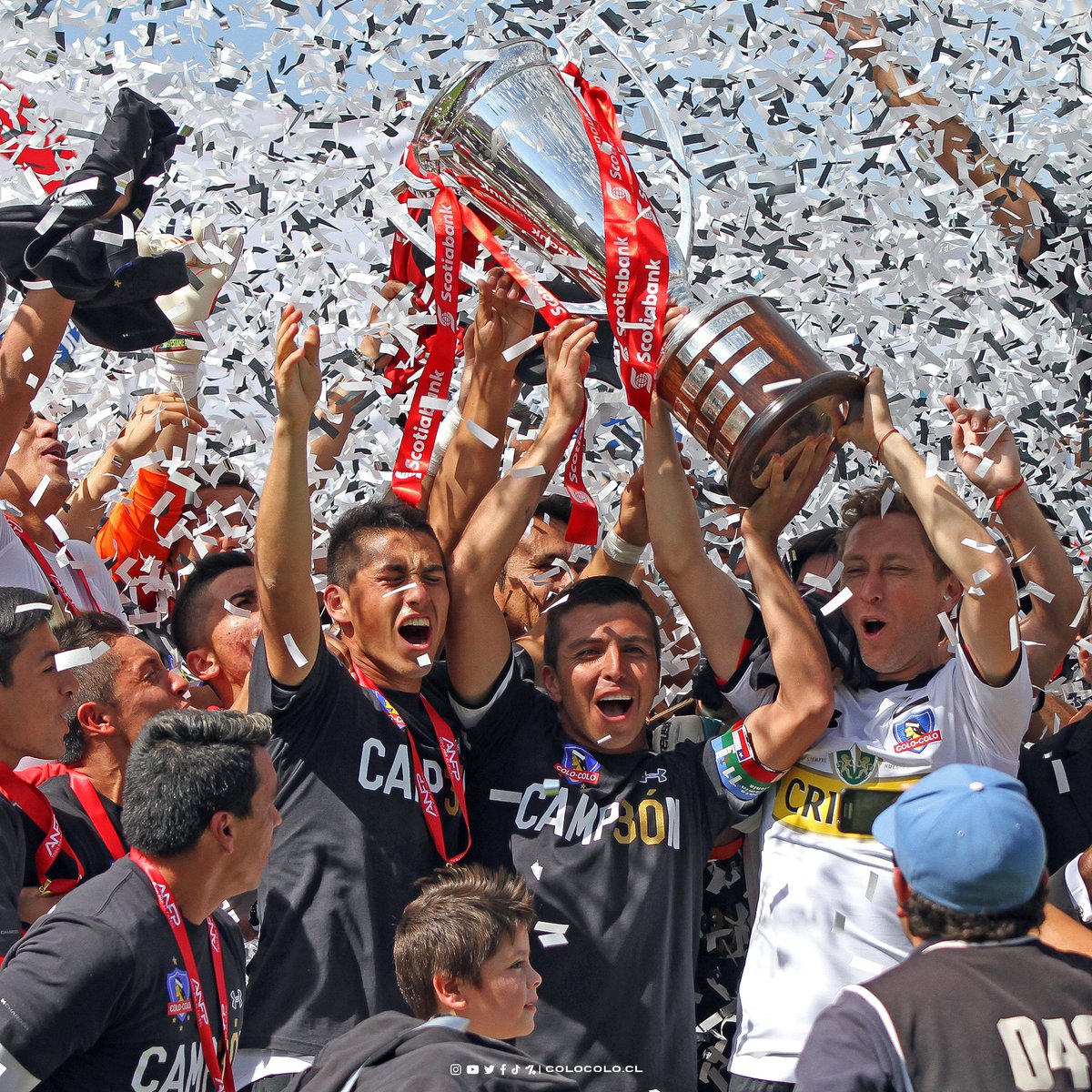 ColoColo's tweet photo. 🎞️ 98 años con 𝐓𝐀𝐍𝐓𝐀 𝐇𝐈𝐒𝐓𝐎𝐑𝐈𝐀. 
 
#AniversarioColoColo ⚪️⚫️ https://t.co/mc8Z4mW1Sk