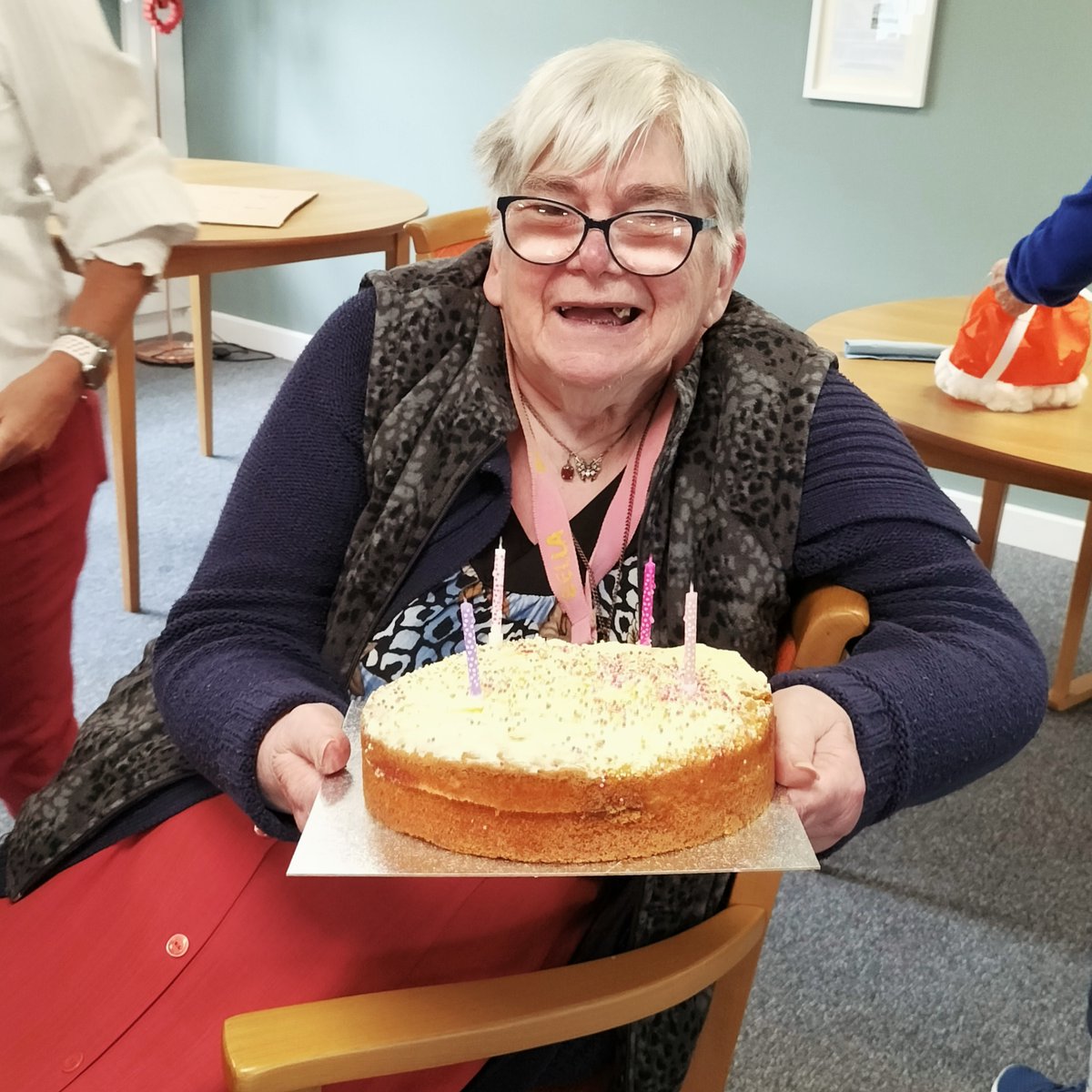 terrysplacechi's tweet photo. We are celebrating the lovely Yvonne’s birthday today at Terry’s Place.

Here she is with her yummy cake!

🎂🥳❤️

#happybirthday #celebrate #charity #Chichester https://t.co/64lUBQtEHP