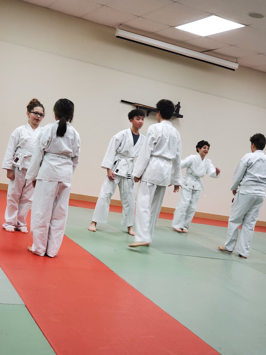 Practicing our self-defense! #copelandsmartialarts #selfdefence #practice #martialarts #YQG #karate #defendyourself #Copelands #windsormartialarts #windsorkarate #windsorontario