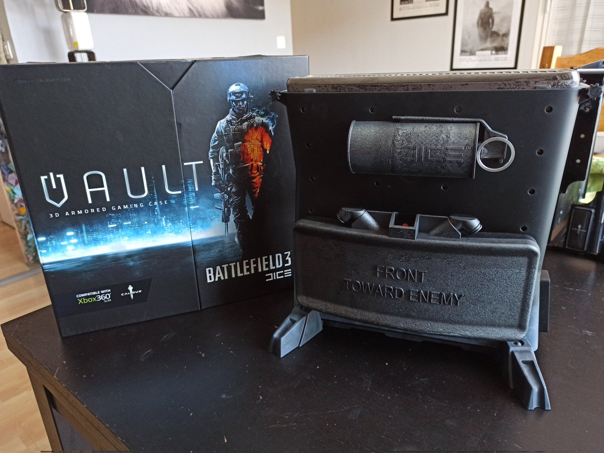 maviedegeek's tweet photo. Ne me demandez pas pourquoi je répondrai par "parce que" !

Je les collectionne depuis aujourd'hui !

#VaultCase #Calibur #xboxoneslim 

Mattez la prochaine vidéo sur la #battlefield3 😍😍😍 https://t.co/GC7utZjR1Z