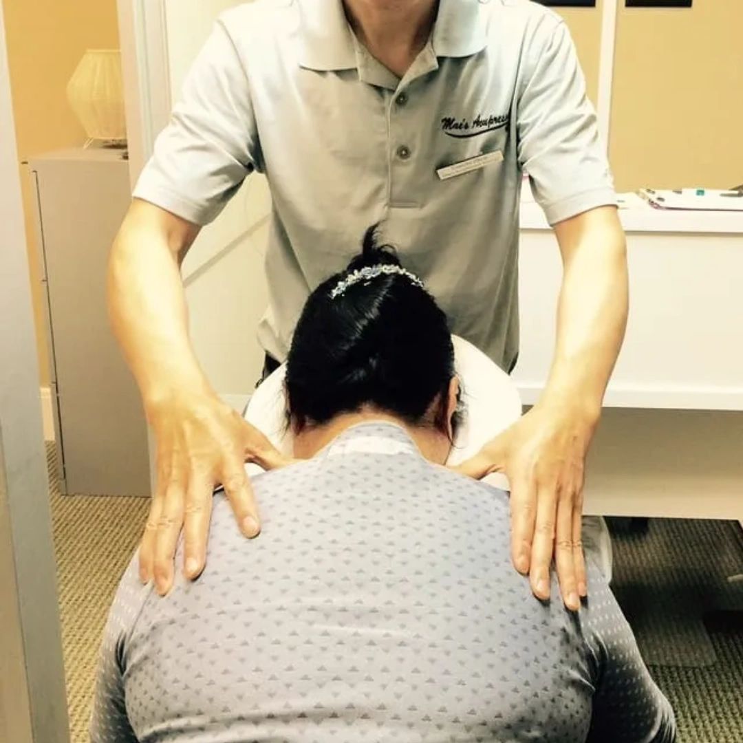 PressureMassage's tweet photo. After years in the industry, we know a thing or two about our trade. Walk in, sit down, and relax. You're in good hands here! https://t.co/5lOyyz7hua
