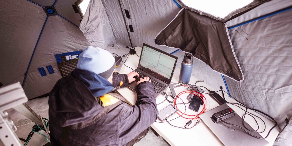 michigantech's tweet photo. Where do Arctic sea ice researchers go when getting to the Arctic isn’t possible or practical?
https://t.co/lpevxIsepo
#UpperPeninsula #GreatLakesResearch #IceResearch https://t.co/iYyMzLUoD2