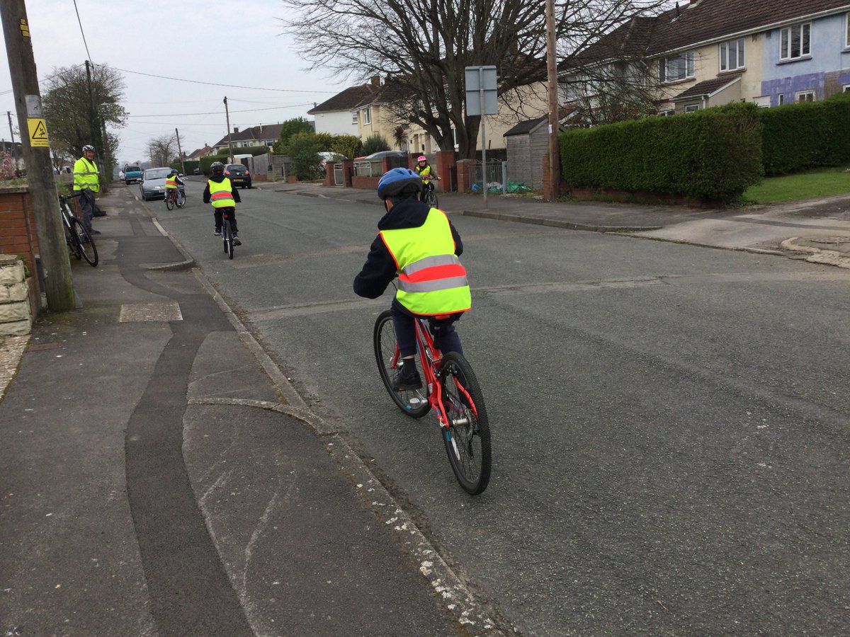ysgolyddraig's tweet photo. #yr6 #cyclingproficiency Day 3 Out on the road! Practising U-turns, junctions and overtaking parked carsβ¦.well done all! https://t.co/INi4GKpWnY