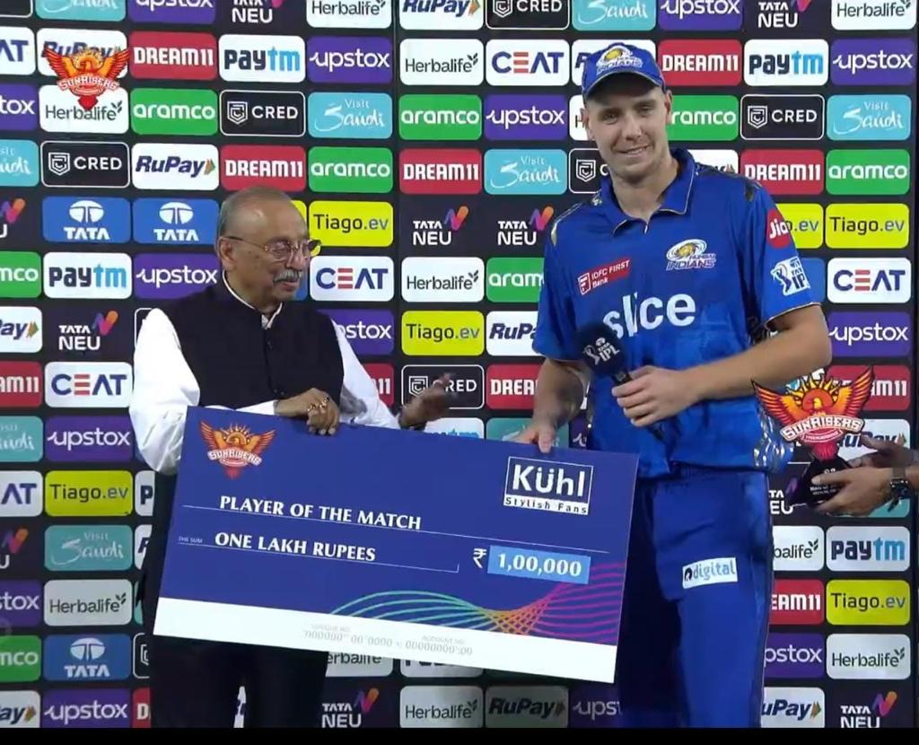 Kuhl_Lifestyle's tweet photo. Dr. Mahesh Gupta, Chairman of @KentROSystems & @Kuhl_Lifestyle , presenting the Player of The Match award for outstanding performance by Cameron Green!
Congrats Cameron Green!
#SRHvsMI #IPL2023 #PlayerOfTheMatch #Kühl #MostStylishFans #KuhlFanofTheMatch #KuhlLifestyle #Kuhl https://t.co/amjLFfIUe9