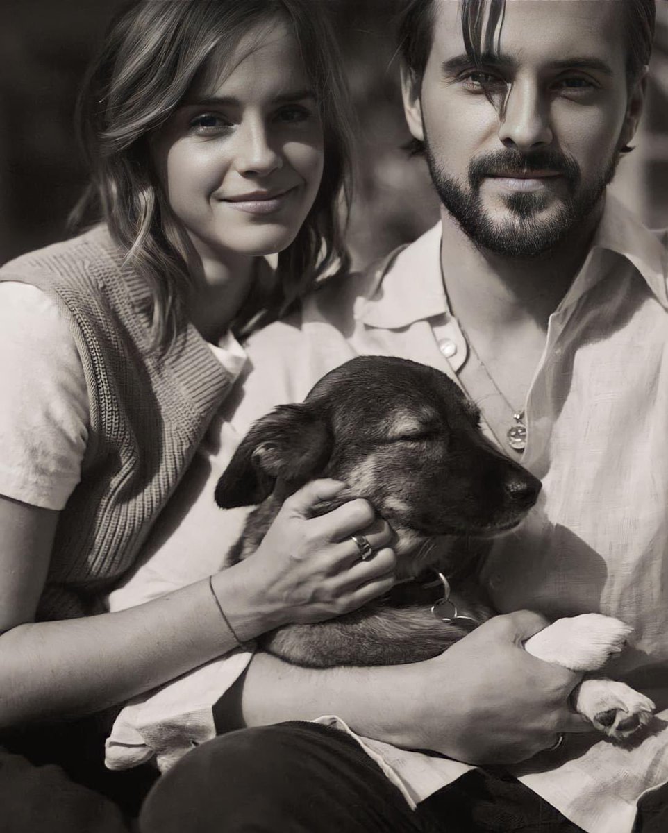 mascotamx's tweet photo. Sofía, la cachorrita que Emma Wattson adoptó en México

La actriz de Harry Potter, quién cumplió 33 años compartió unas palabras:

"Adopté a Sofía en México, quien parece ser más un ángel que un perro" la foto compartió su hermano, Alex Watson

Visita https://t.co/6Iea7A16UW https://t.co/a2m3FRemrY