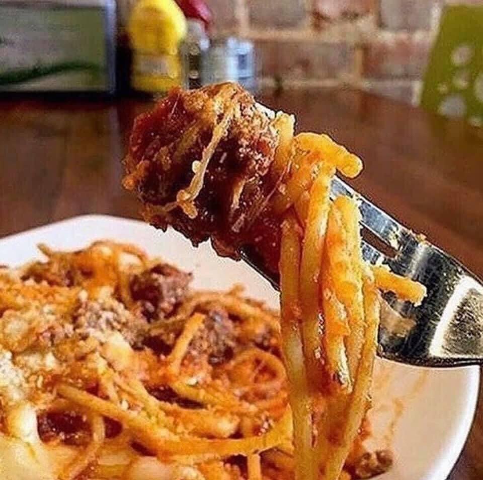 YoMamasMeals's tweet photo. Mama’s Meaty Cheesy Spaghetti will get you over the hump!! #MealOfTheDay ORDER ONLINE click link in bio #OrderPayPickUp https://t.co/AGn1djq8rF