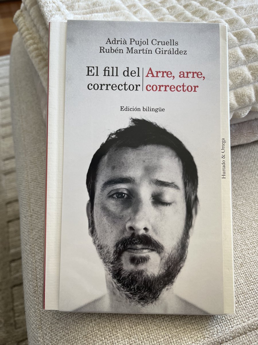 marionafb4's tweet photo. He devorat «La dona més pintada» i n'he gaudit tant, tant que us el recomano a ulls clucs. Novel·lassa!
Seguint amb el propòsit de l'ordre alfabètic, el 2⃣3⃣è és «El fill del corrector» d'@AdriPujol i @signor_Giraldez a @HyO_editores. #elfilldelcorrector #unapàginamésmfb https://t.co/5bZooOettA