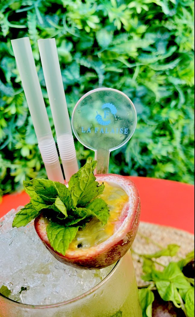 FalaiseBpso's tweet photo. Le bonheur dans un seul verre 😻
Une saveur unique 👌
#hotelcameroun #hoteldouala #travel #hotellafalaisebonapriso https://t.co/D7EwUSXBK1