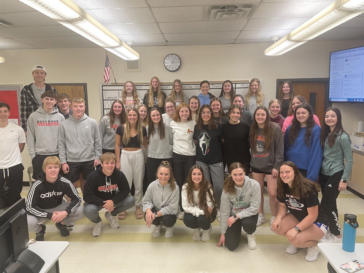 Lead_Dog_LCHS's tweet photo. This a a large number of our group. Only fitting that we took this picture in front of a clock showing 7:05 AM!  No strings attached! They aren't required! 100% voluntary!
 
Our future is bright, no matter what people tell you! 

Thanks to all involved!!
#PositiveImpact
#LeadDog https://t.co/LxAxSfMbVe