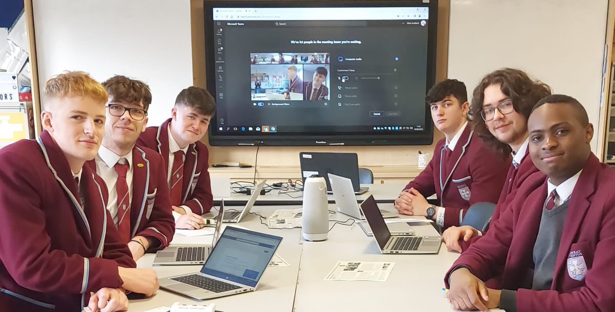 stniniansbio's tweet photo. Our @stninianshigh beekeepers showcased their STEM project findings with The Royal Society of LONDON today.....@roslininstitute @royalsociety @JocoxSTEM @BeeologyEd #StemResearch #lovingscience 👏🐝🌟 https://t.co/FdOAPUJTDf