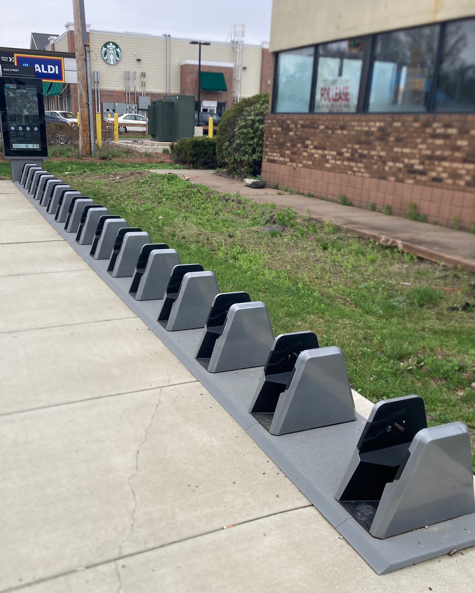 clarkmountain's tweet photo. @ValleyBike Pleeeeeeeeeeease Bring Back The Bikes!!!!!!!! 🥺🙏🙄😢#valleybike @BewegenT #confused ? https://t.co/wSAeKDdnDU