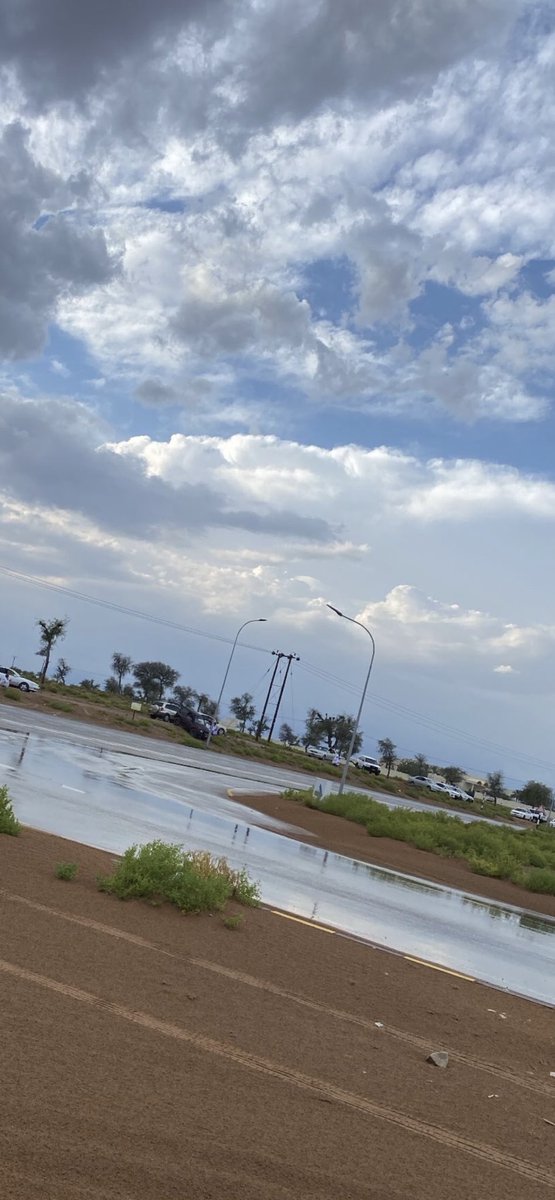 تزاحمت النِعم 
 مطر ورمضان وليالي العشر الأواخر فاللهم أيام مليئة بالخير الدائم..🌧