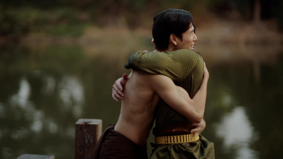 GMMTV's tweet photo. อร๊ายยยยย เค้าจำกันได้จ้าาาา

#OurSkyyxNeverLetMeGoEP1
#GMMTV
@ppnaravit @phuwintang https://t.co/qC03VrII0K