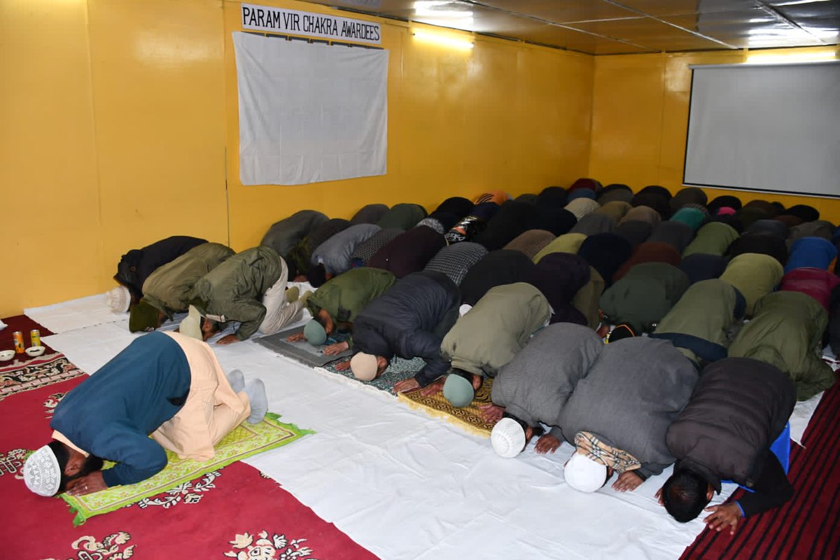 AlamDar1917's tweet photo. DAWAT-E-IFTAR PROGRAMME ORGANISED AT CHUNTIWARI
With the #HolyMonth of #Ramazan about to reach Conclusion, a Daawat-E-Iftaar was organised by #IndianArmy at Chuntiwari as another means of extending outreach and #brotherhood among the locals of #MachhalValley.
#Kupwara https://t.co/sERvQ0kbsX
