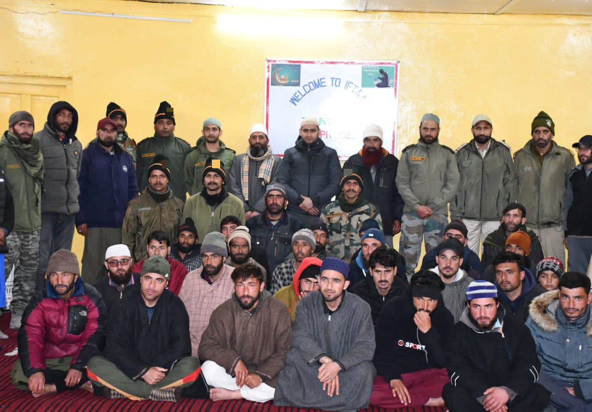 AlamDar1917's tweet photo. DAWAT-E-IFTAR PROGRAMME ORGANISED AT CHUNTIWARI
With the #HolyMonth of #Ramazan about to reach Conclusion, a Daawat-E-Iftaar was organised by #IndianArmy at Chuntiwari as another means of extending outreach and #brotherhood among the locals of #MachhalValley.
#Kupwara https://t.co/sERvQ0kbsX