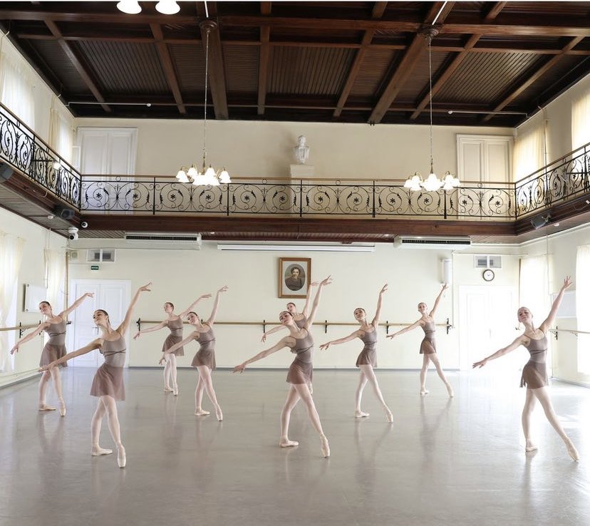 BalletCamp's tweet image. Now is the time for exams at the Vaganova Academy, and we are very proud that our former students are now studying in the legendary ballet Mecca and passing exams.

In the photo Elisabetta Nalin and Maria Mia Zatoka