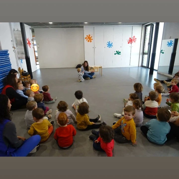 EMoixaines's tweet photo. Avui una altre mare de l'escola ens ha vingut a explicar un conte, en aquest cas un conte en pop-up. Gràcies per haver compartit aquesta estona amb nosaltres i gràcies @ampa.moixaines pels contes que ens heu regalat! https://t.co/0SLaVjqvXP