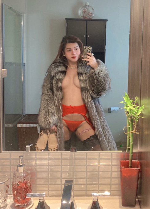 Bulge is very real 💋 #furfetish #rt ❤️&zwj;🔥 https://t.co/LihgovkJru<a href="/tag/furfetish"class="tags">#furfetish</a><a href="/tag/rt"class="tags">#rt</a>
