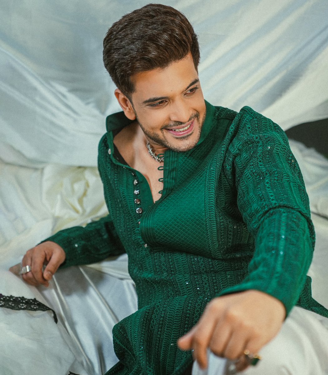 kkundrra's tweet photo. hazaron khwahishein aisi ki har khwahish pe damm niklein
bahut nikle mere armaan, lekin phir bhi kum nikle https://t.co/qqSWb0nrUo