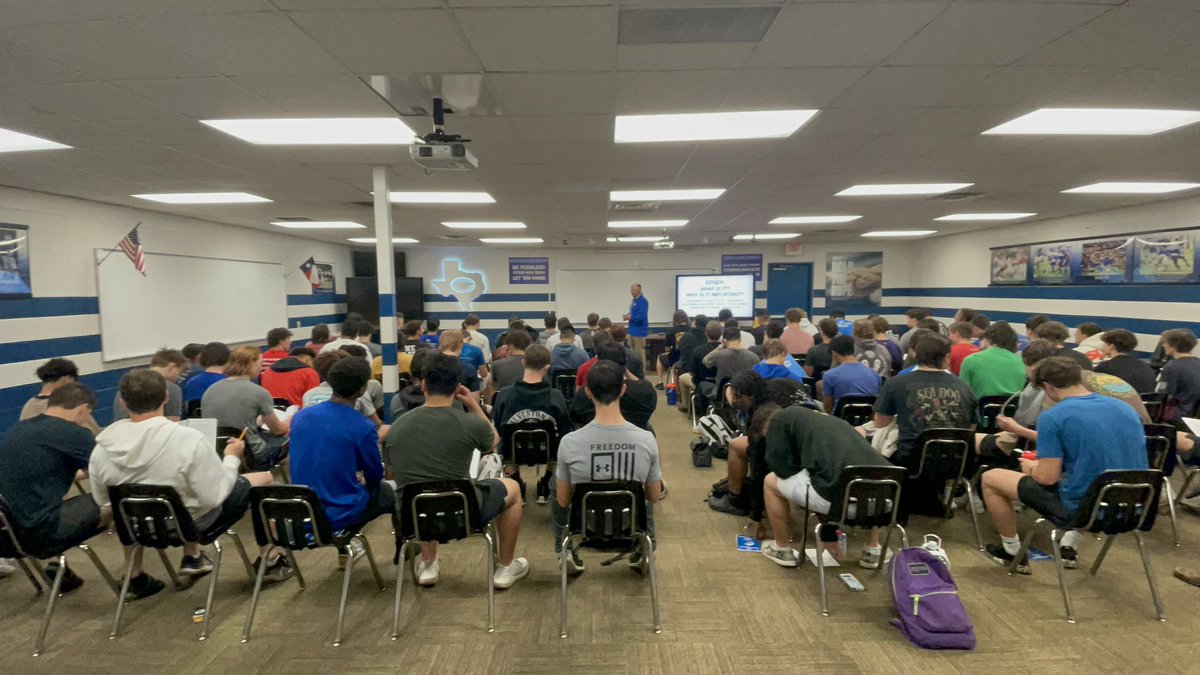 GTCoachFlores's tweet photo. @kyle_gandy spreading the good word about #EFND this morning
#GTDNA
#BuildTheBeast https://t.co/ccETx2MvuX
