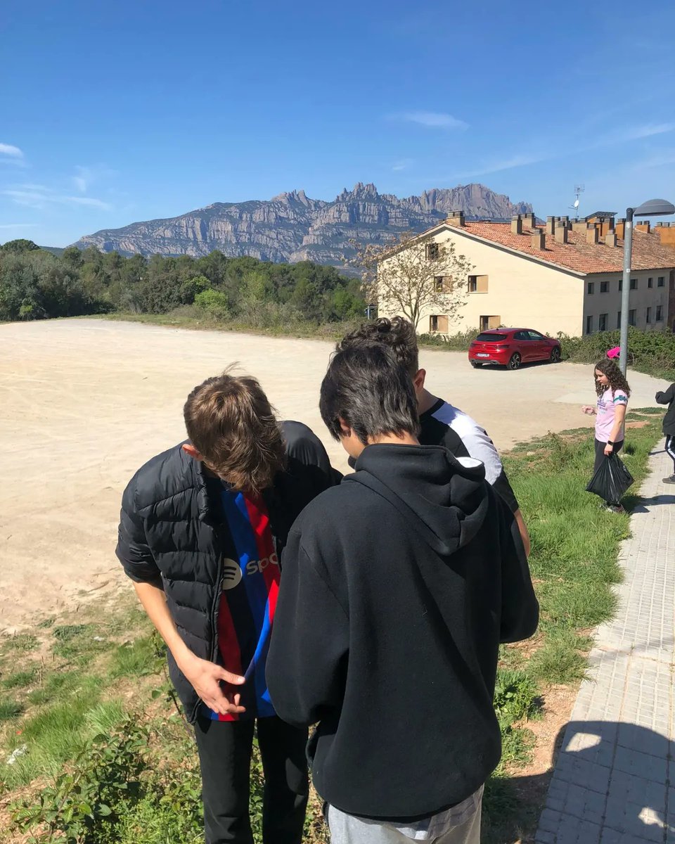 instivacarisses's tweet photo. Avui l’alumnat de l’optativa Trash Tracking ha recollit gairebé 15 kg de deixalles al llarg de la seva sortida al Cingle. Bona feina! #trashtracking #senderismeresponsable https://t.co/NhHimmzbkX