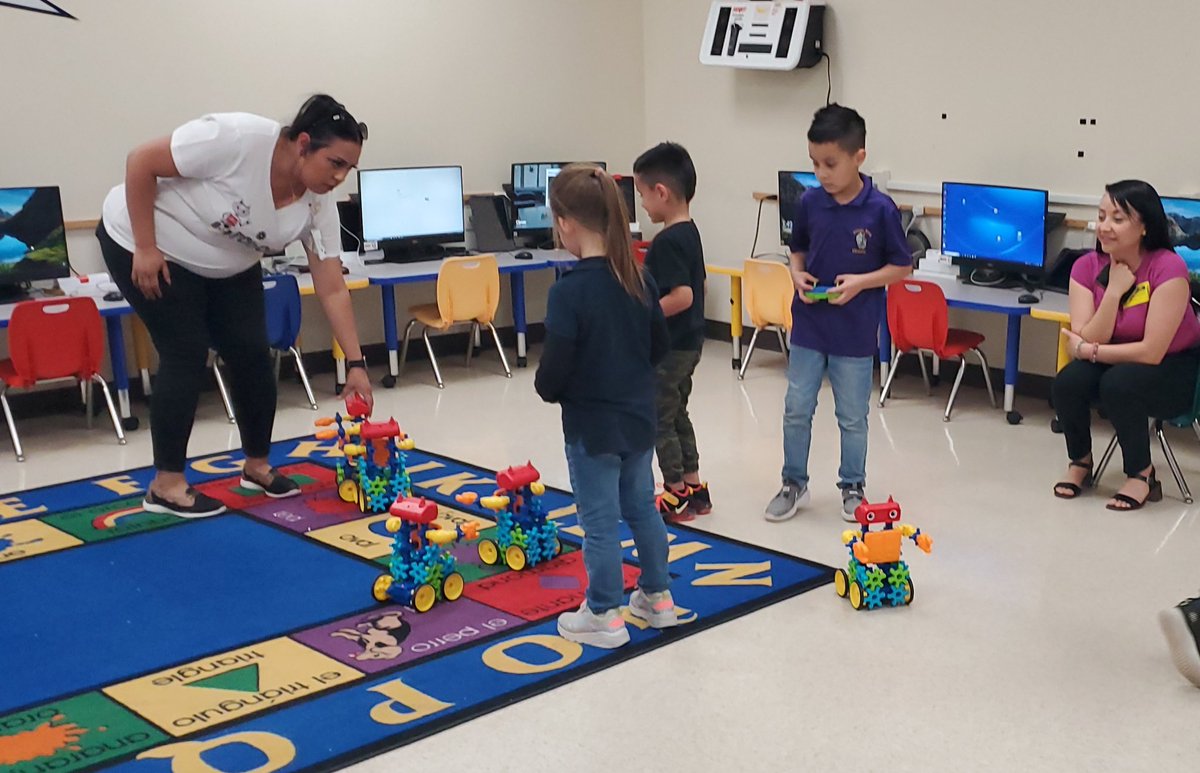 LitEaglesMaker's tweet photo. Loya Primary first Robotic Program 2023 https://t.co/9rm9Qtz0xC
