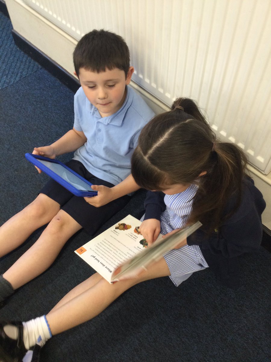 CCCRPrimary's tweet photo. Aaaaaand Action! We are practicing recording sound for podcasts! Some budding radio hosts in Y2 #cccry2 #cccrcomputing https://t.co/JmMOb4yb2n
