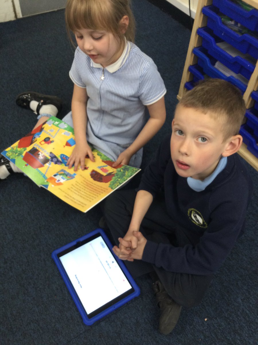 CCCRPrimary's tweet photo. Aaaaaand Action! We are practicing recording sound for podcasts! Some budding radio hosts in Y2 #cccry2 #cccrcomputing https://t.co/JmMOb4yb2n