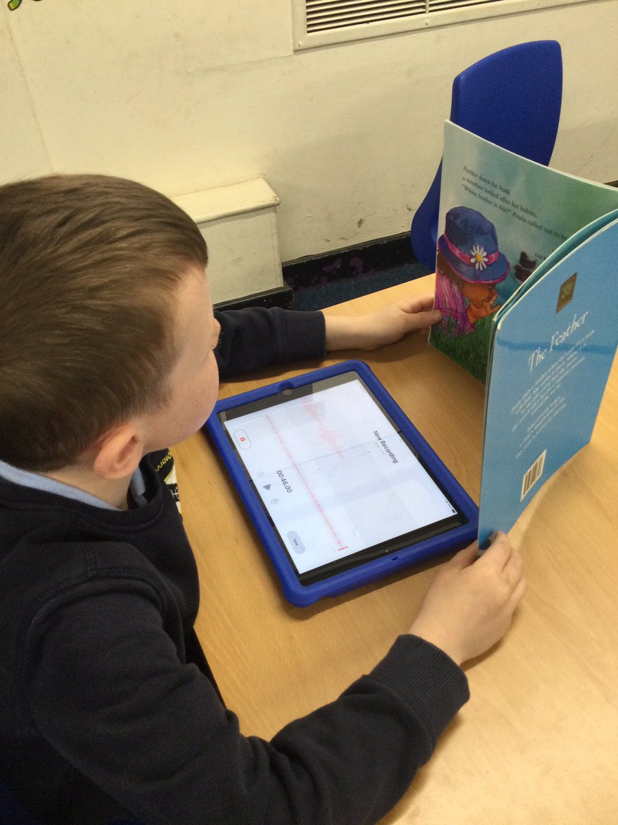 CCCRPrimary's tweet photo. Aaaaaand Action! We are practicing recording sound for podcasts! Some budding radio hosts in Y2 #cccry2 #cccrcomputing https://t.co/JmMOb4yb2n