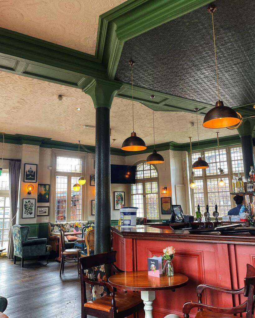 chazzer's tweet photo. Nice pubs are nice https://t.co/oJiq3gQ6Dm https://t.co/erpWM6NlSX